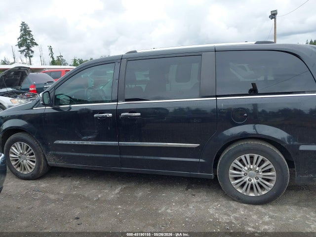 Chrysler Town & Country Limited