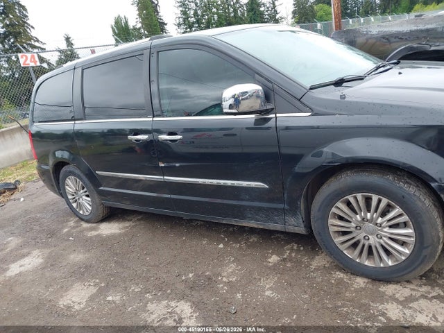 Chrysler Town & Country Limited