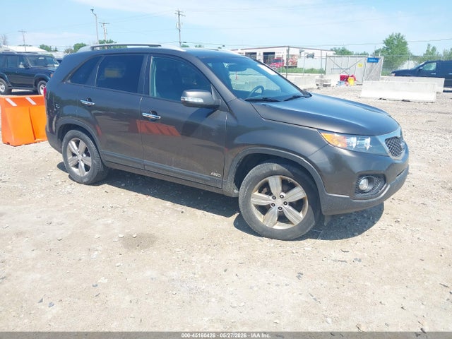 Salvage Kia Sorento Image