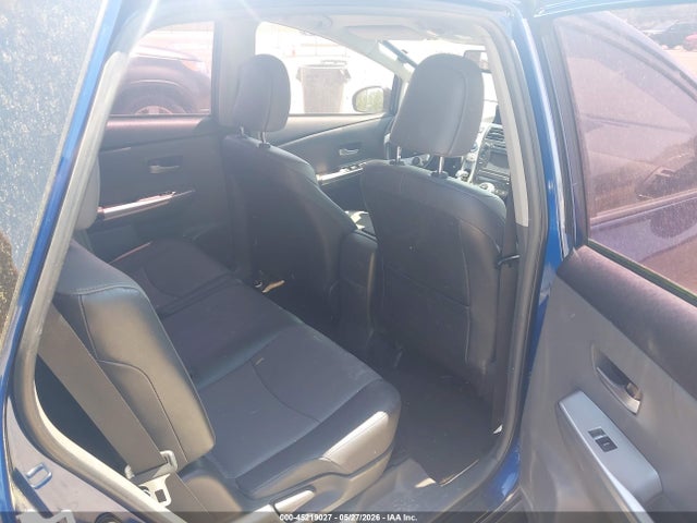 Toyota Prius v Five
