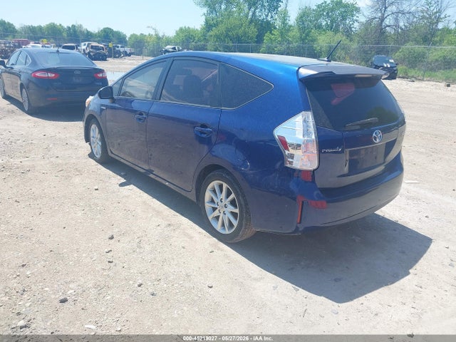 Toyota Prius v Five
