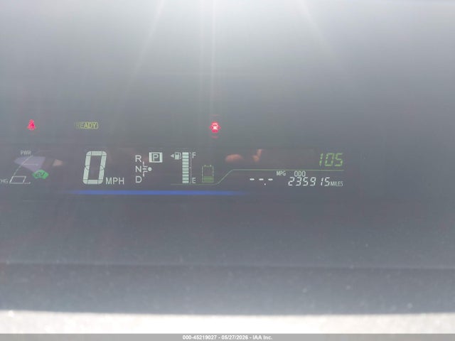 Toyota Prius v Five