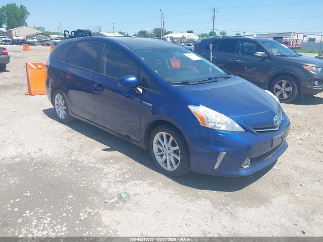 Salvage Toyota Prius v Image