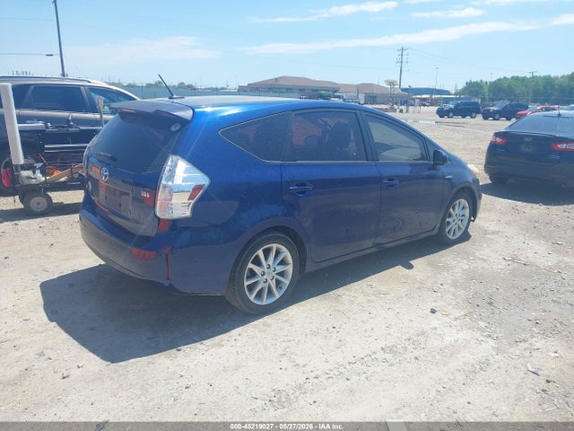Toyota Prius v Five