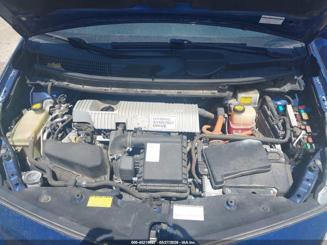Toyota Prius v Five