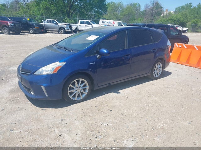 Toyota Prius v Five
