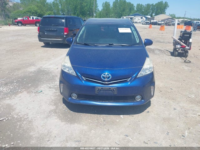Toyota Prius v Five