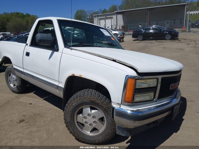 Salvage GMC Sierra Image
