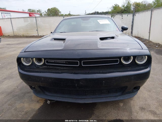 Dodge Challenger Sxt