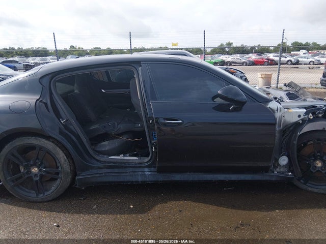 Porsche Panamera 4