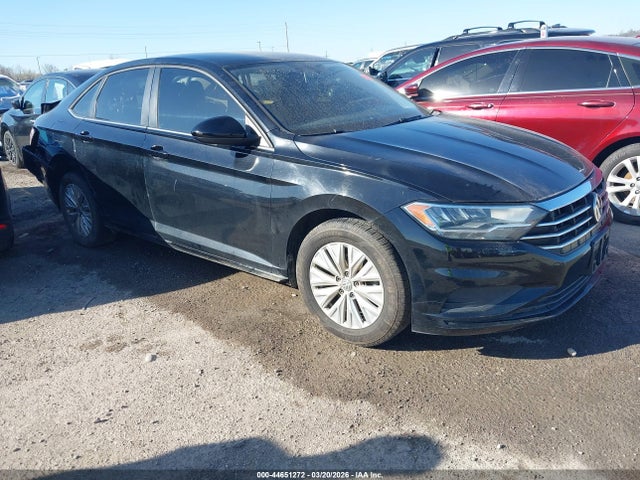 Salvage Volkswagen Jetta Image