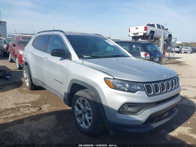 Salvage Jeep Compass Image