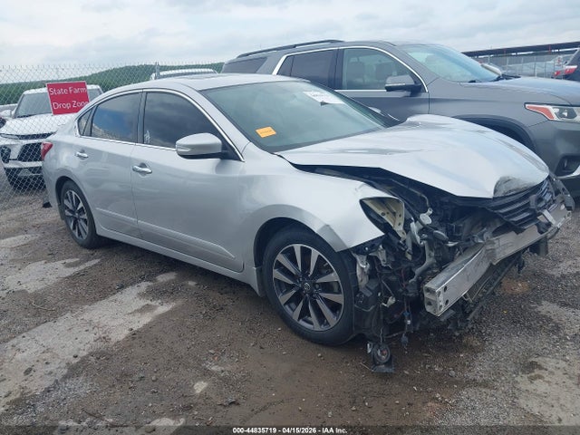 Salvage Nissan Altima Image
