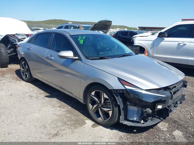 Salvage Hyundai ELANTRA Image