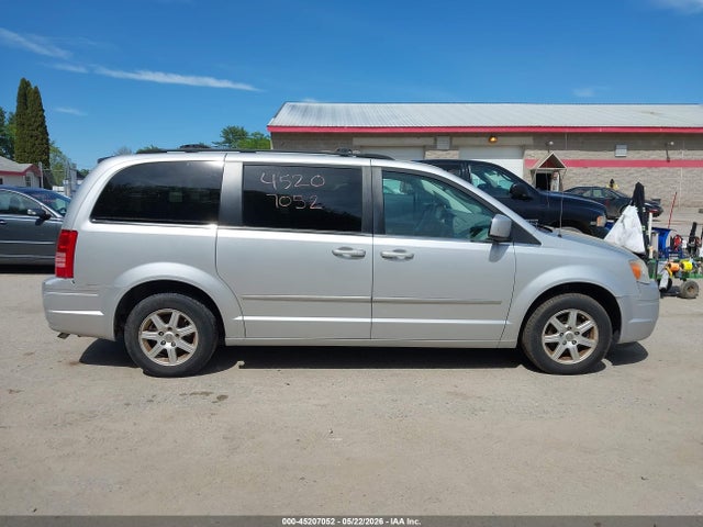 Chrysler Town & Country Touring