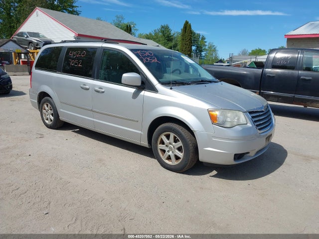 Salvage Chrysler Town & Country Image