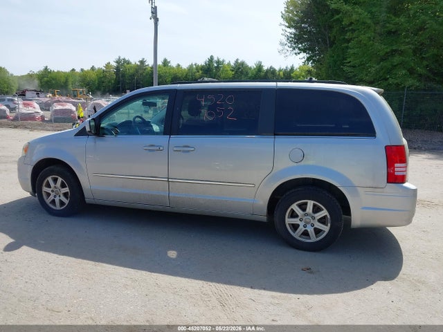 Chrysler Town & Country Touring