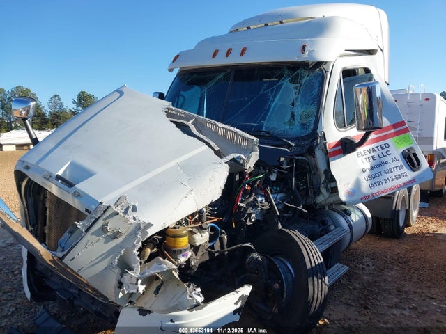 Freightliner Cascadia 125