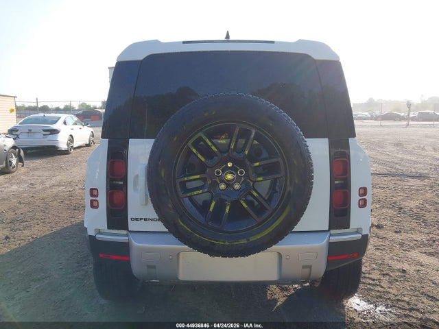 Land Rover Defender 110 P300
