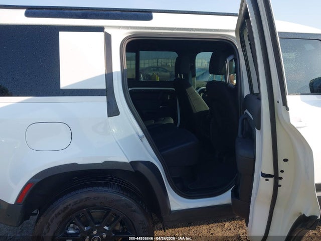 Land Rover Defender 110 P300