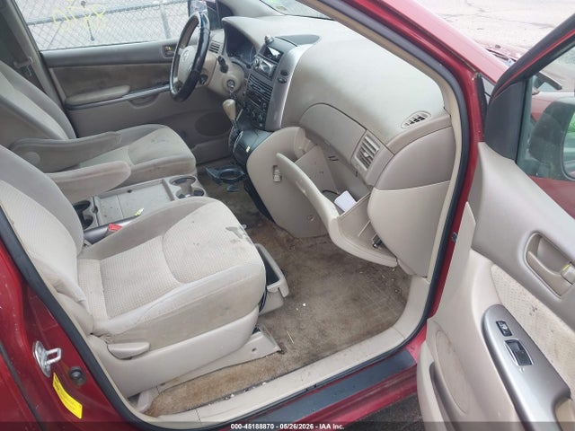 Toyota Sienna Le