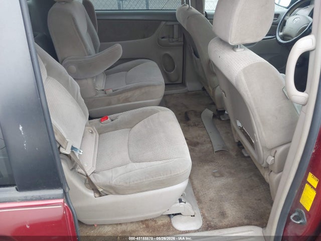 Toyota Sienna Le