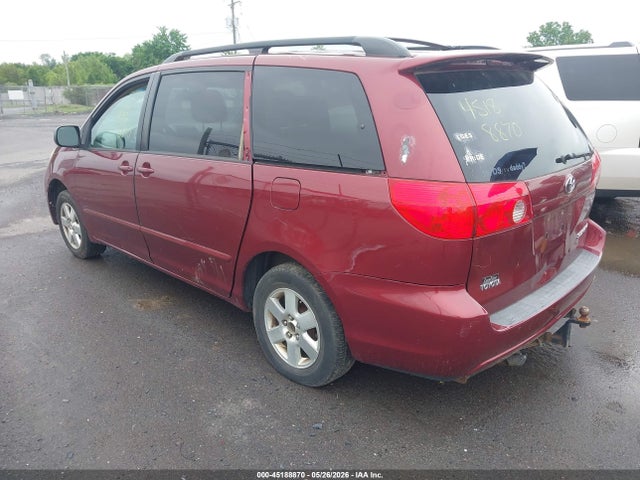 Toyota Sienna Le