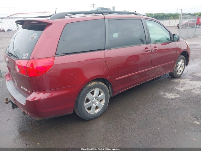 Toyota Sienna Le