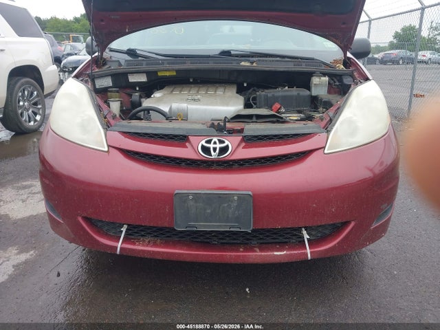 Toyota Sienna Le