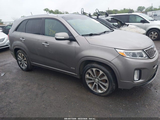 Salvage Kia Sorento Image