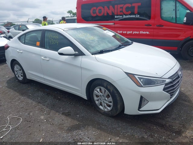Salvage Hyundai ELANTRA Image