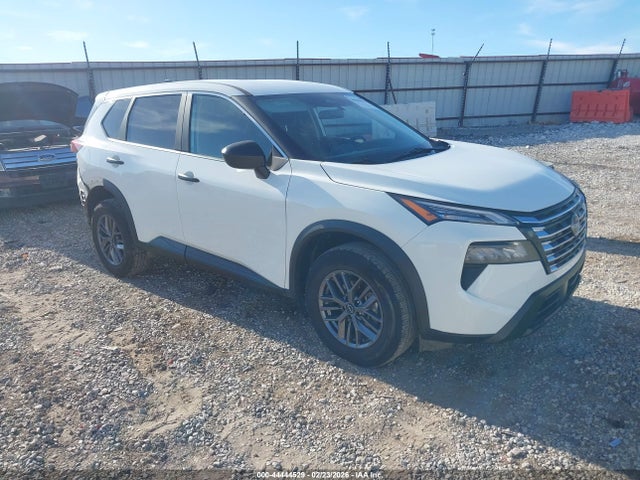 Salvage Nissan Rogue Image