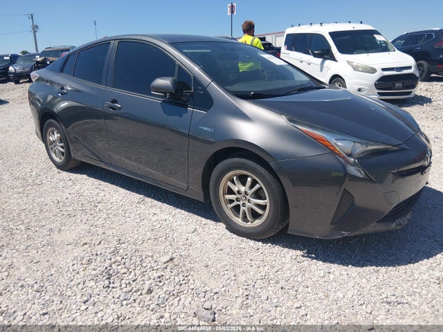 Salvage Toyota Prius Image