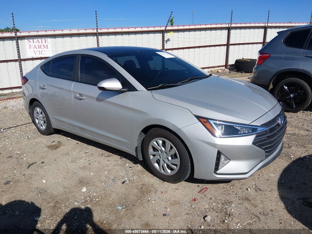 Salvage Hyundai ELANTRA Image