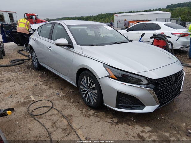 Salvage Nissan Altima Image