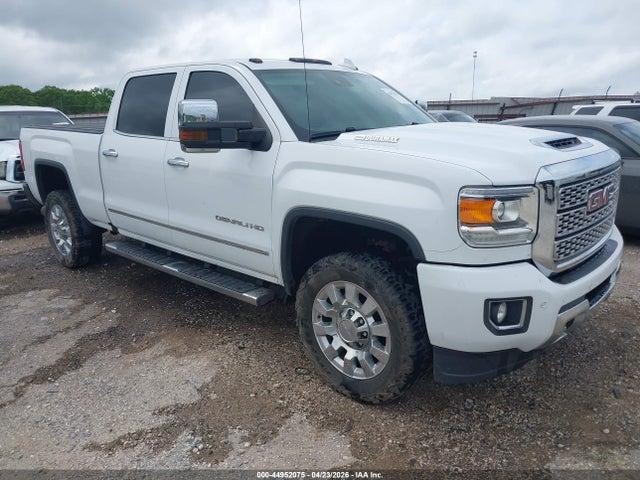 Salvage GMC Sierra 2500 Image