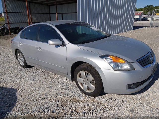 Salvage Nissan Altima Image
