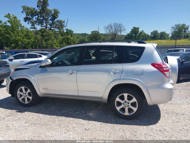 Toyota RAV4 Limited V6