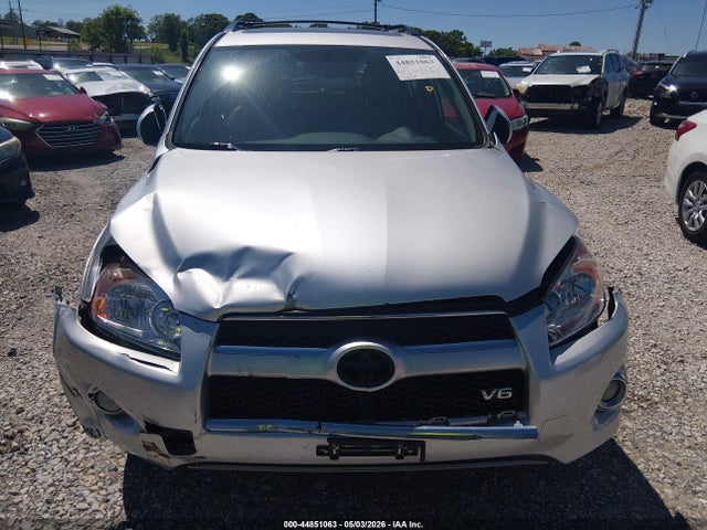 Toyota RAV4 Limited V6