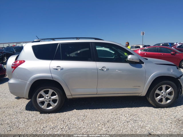 Toyota RAV4 Limited V6