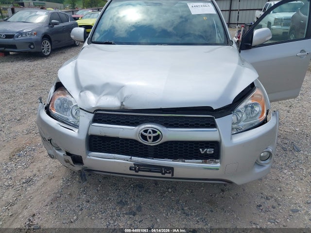 Toyota RAV4 Limited V6