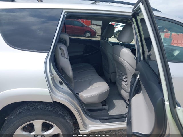 Toyota RAV4 Limited V6