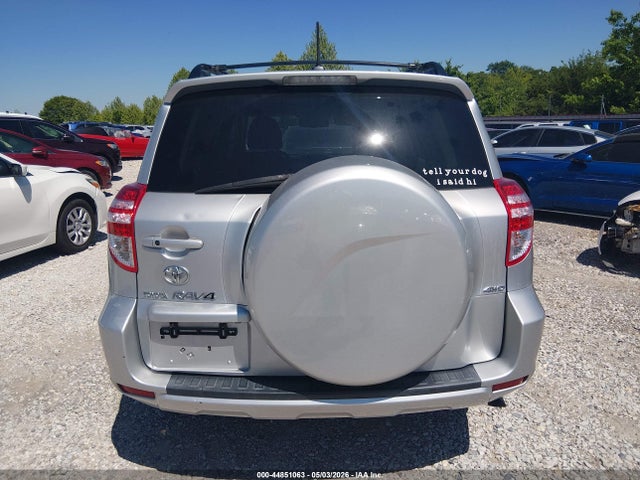 Toyota RAV4 Limited V6