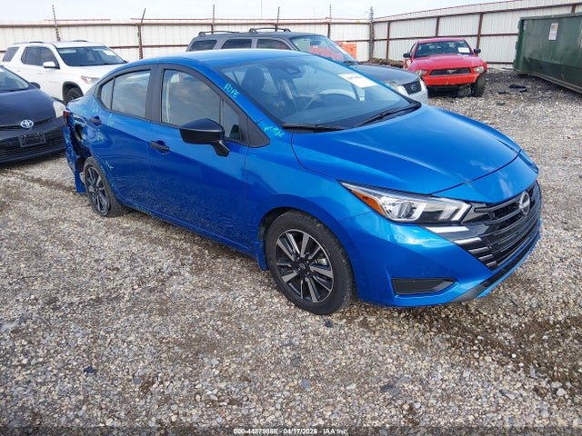 Salvage Nissan Versa Image
