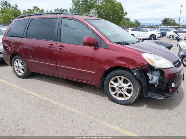 Salvage Toyota Sienna Image
