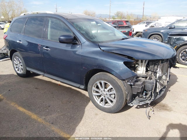 Salvage Nissan Pathfinder Image