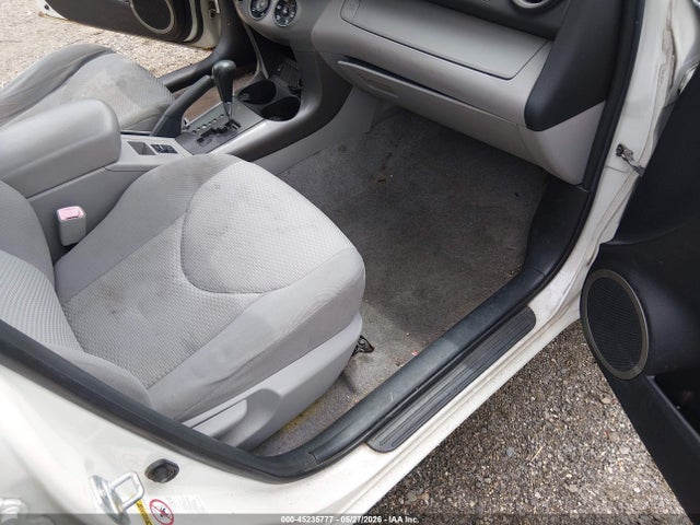 Toyota RAV4 Limited V6