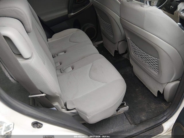 Toyota RAV4 Limited V6