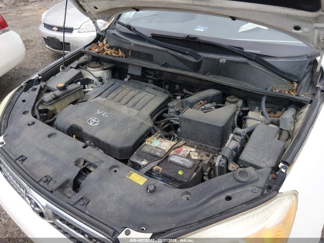 Toyota RAV4 Limited V6