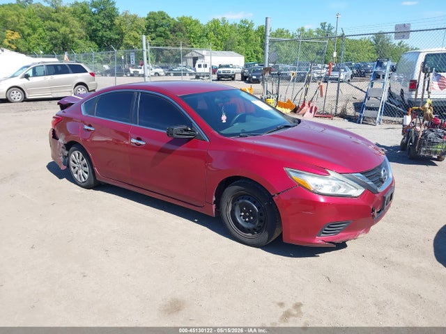 Salvage Nissan Altima Image